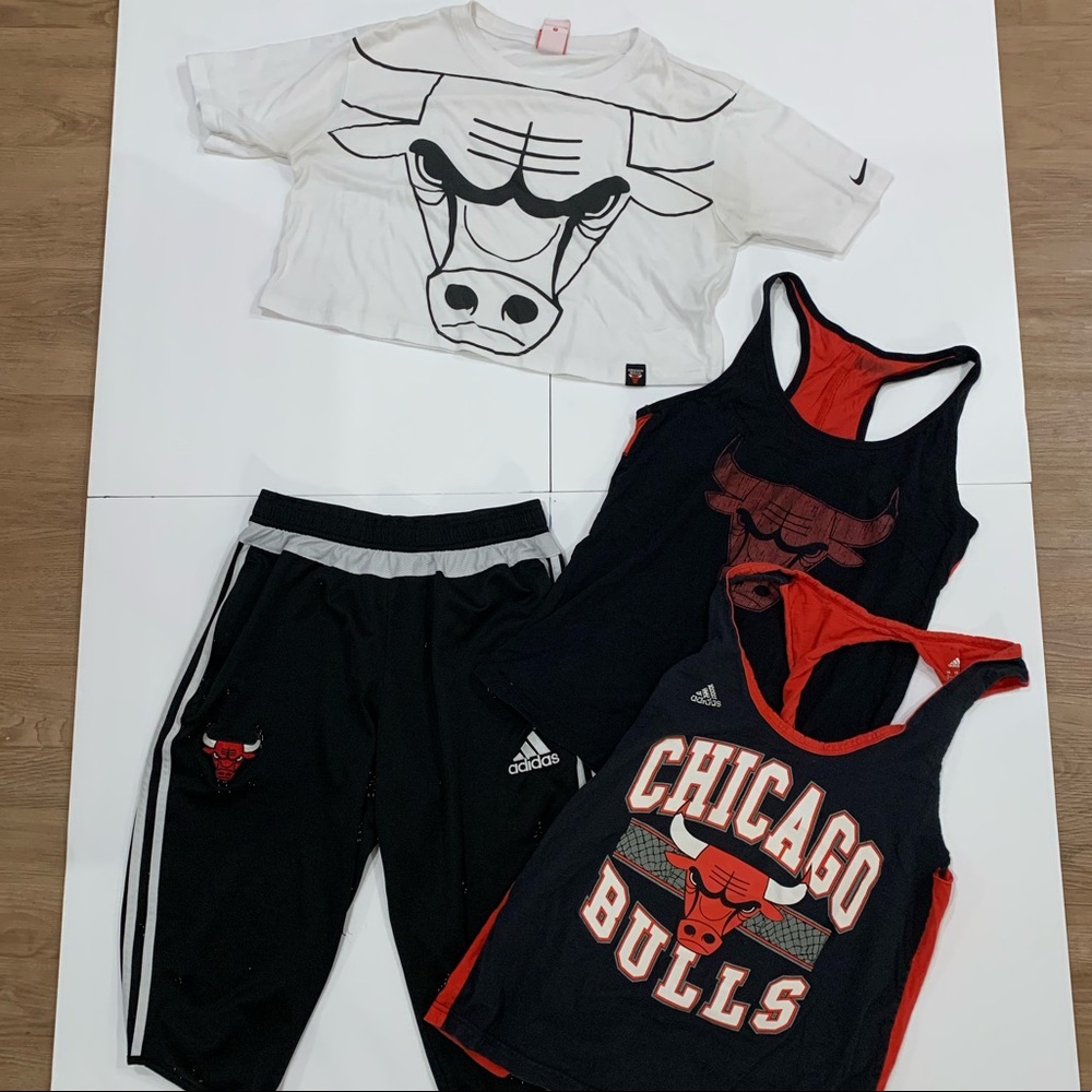 Ladies Chicago Bulls LOT size small and medium